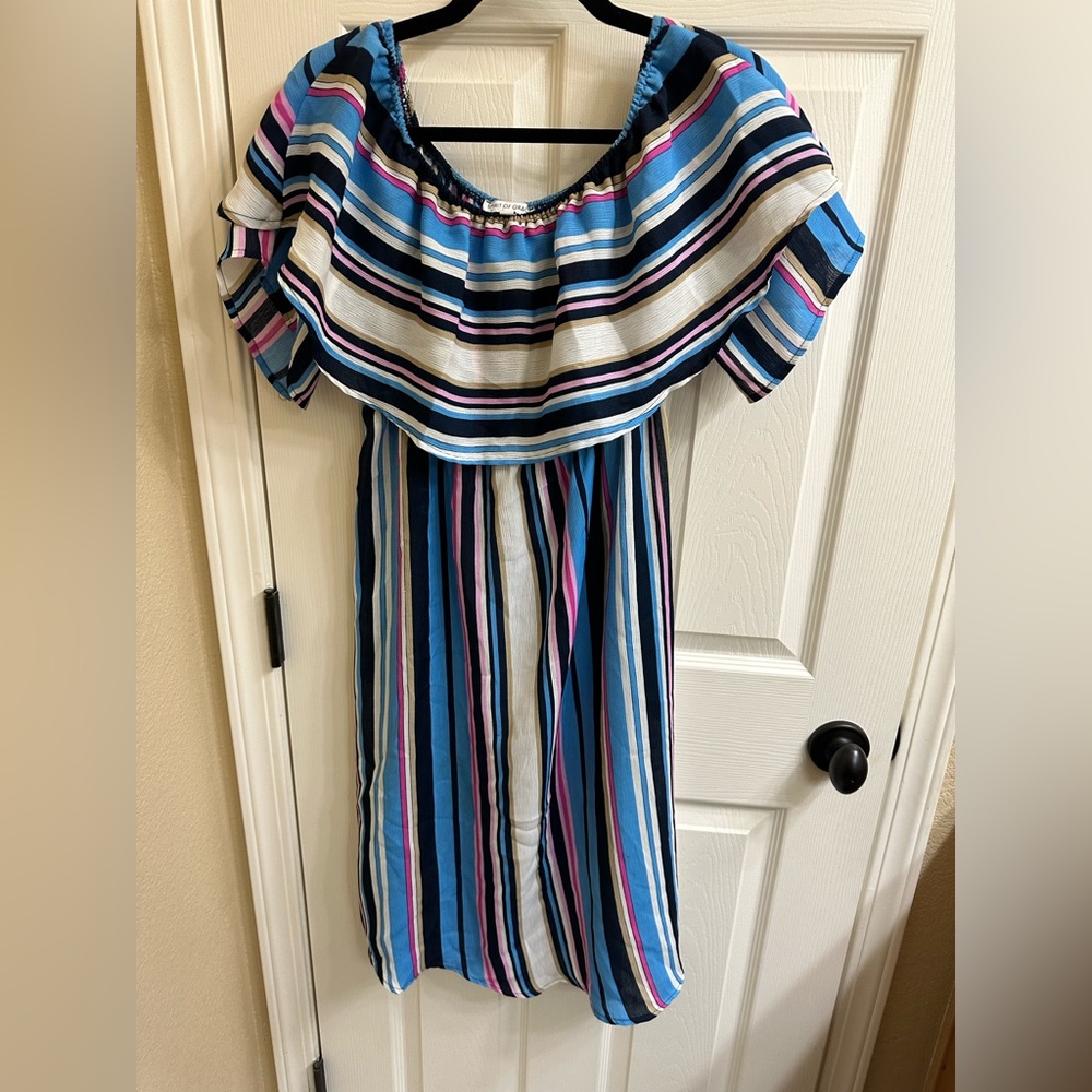 Knee length/midi striped summer dress. Can be worn off the shoulder or on.